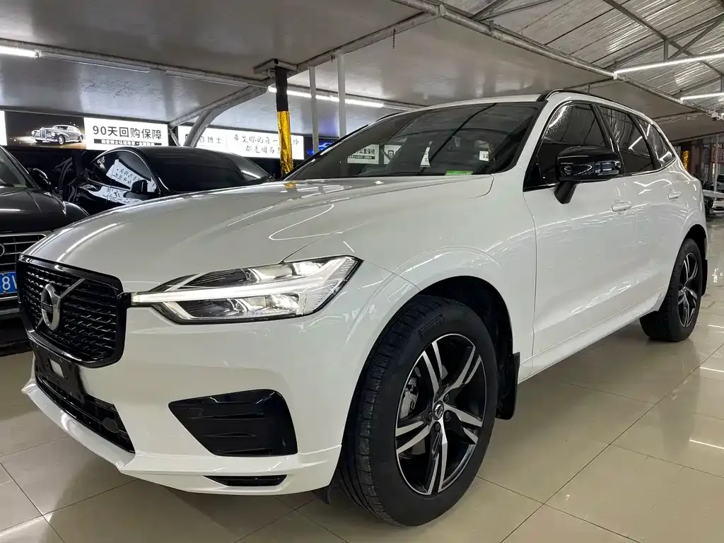 Volvo XC60 — фото 1