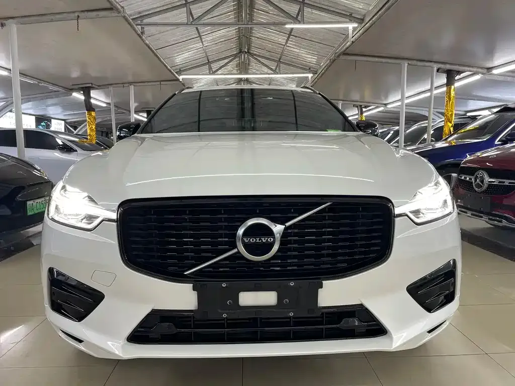 Volvo XC60 — фото 10