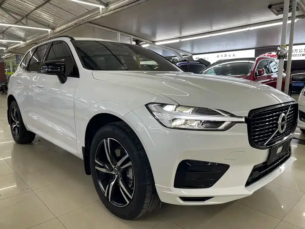 Volvo XC60 — фото 6