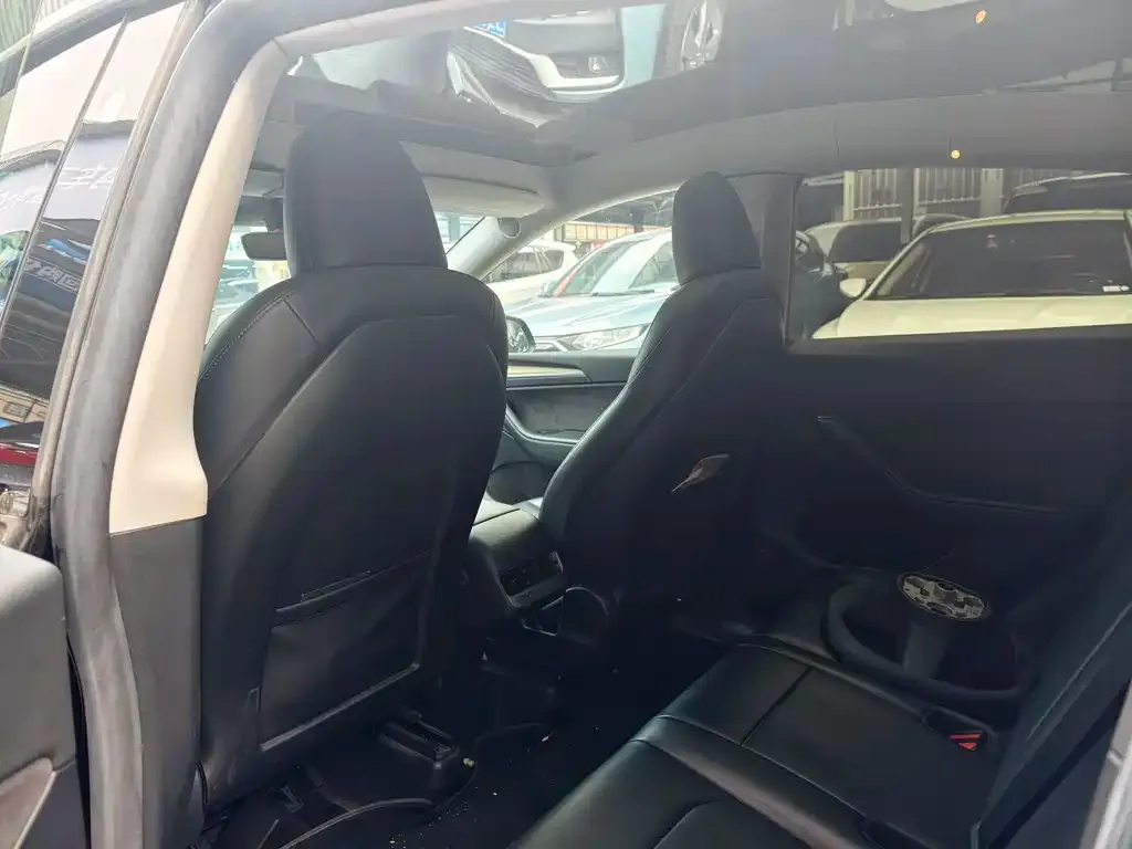 Tesla Model Y — фото 7