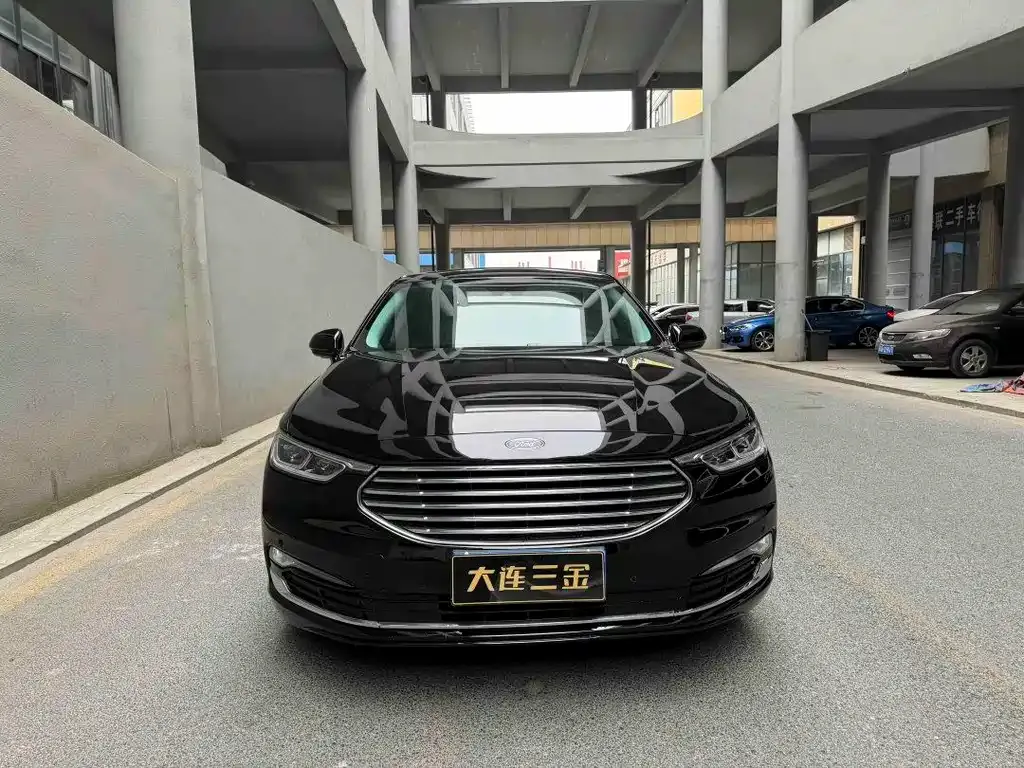 Ford Taurus — фото 1