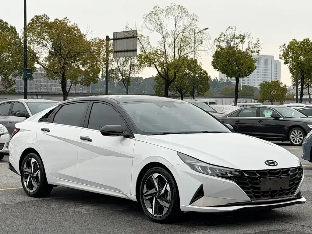 Hyundai Elantra — фото 9