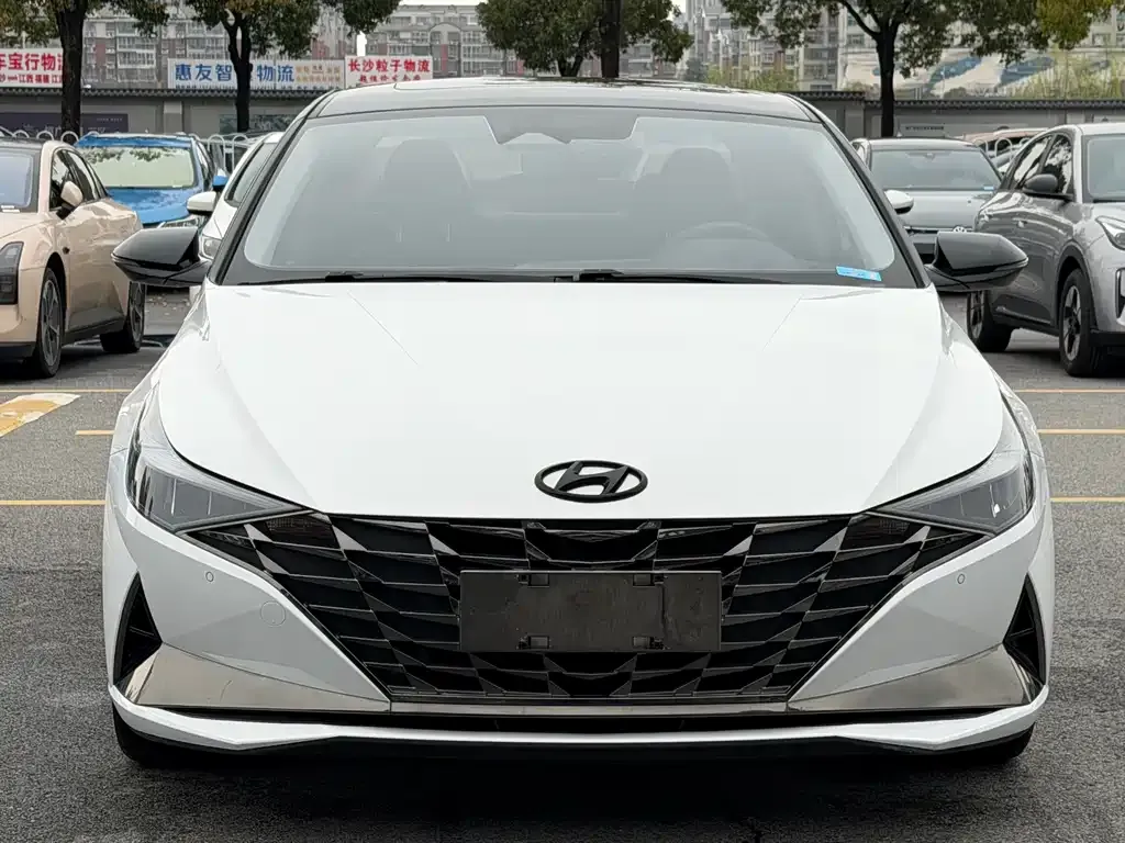 Hyundai Elantra — фото 5