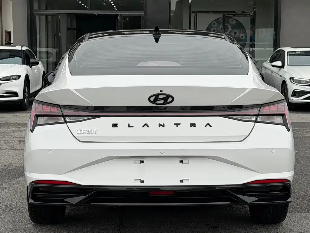Hyundai Elantra — фото 4