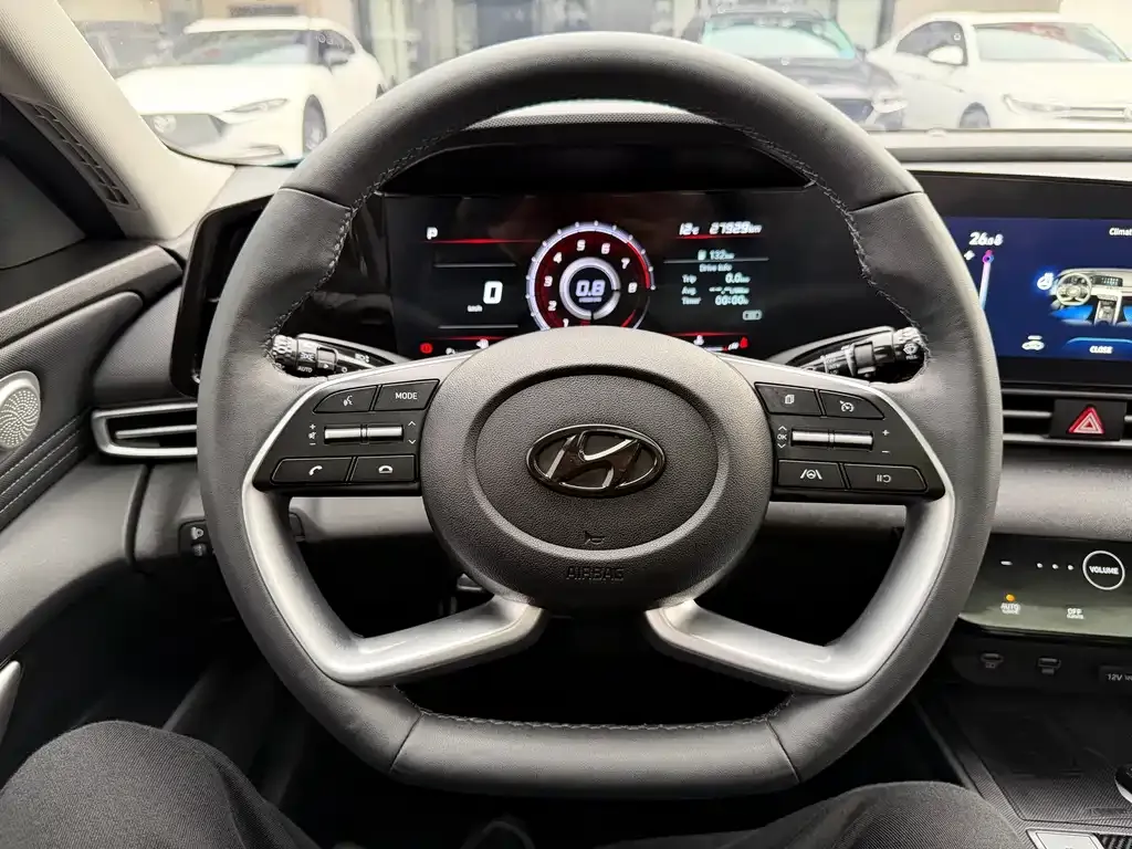 Hyundai Elantra — фото 8