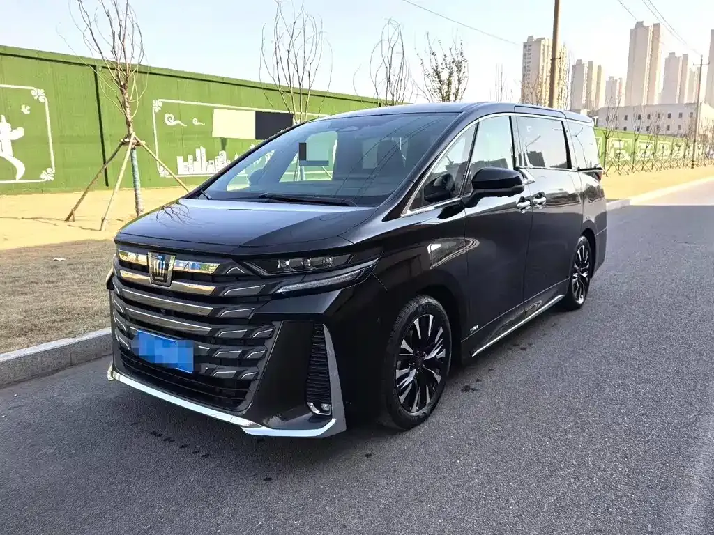 Toyota Vellfire — фото 1