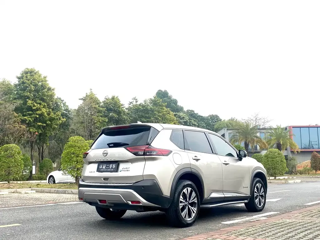 Nissan X-Trail — фото 10