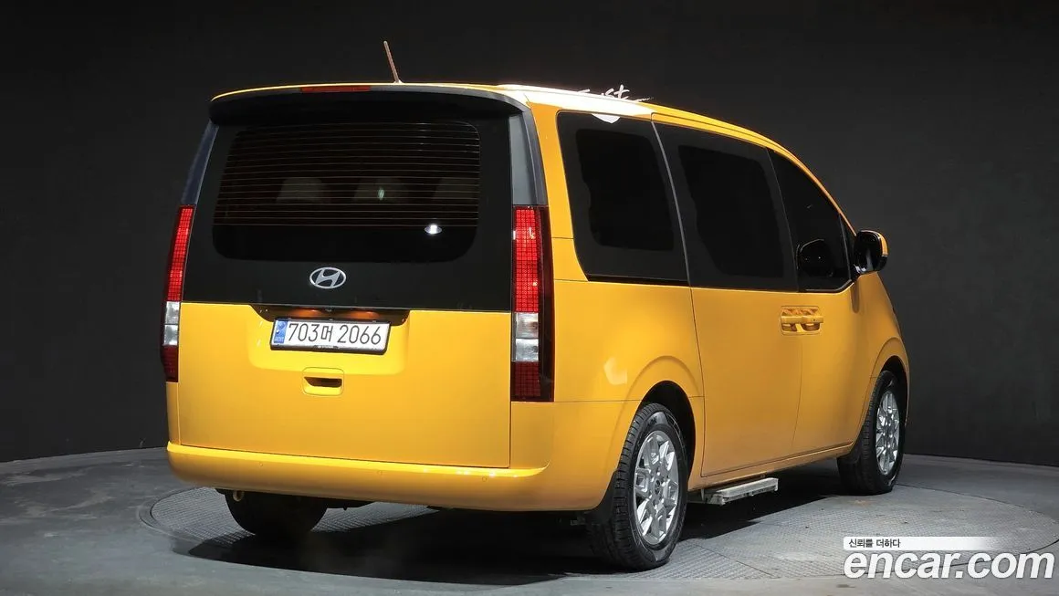 Hyundai Staria — фото 2
