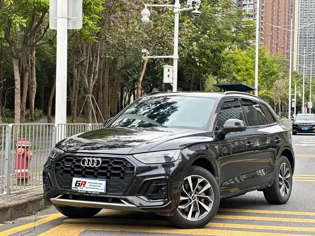 Audi Q5L — фото 1