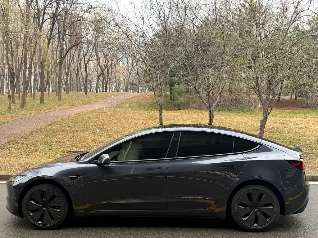 Tesla Model 3 — фото 9