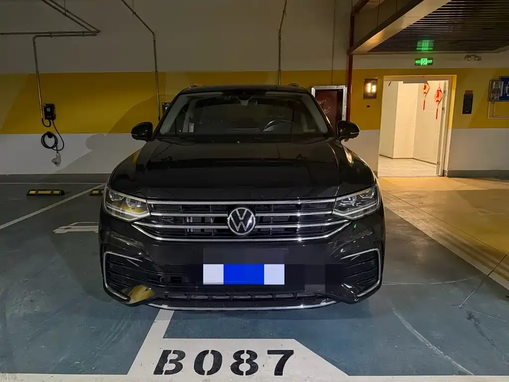Volkswagen Tiguan L — фото 2