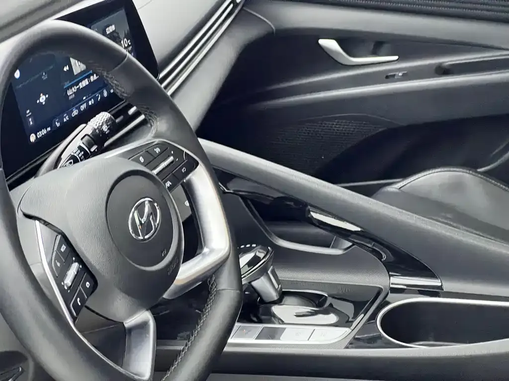 Hyundai Elantra — фото 6
