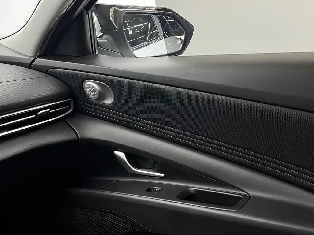 Hyundai Elantra — фото 8
