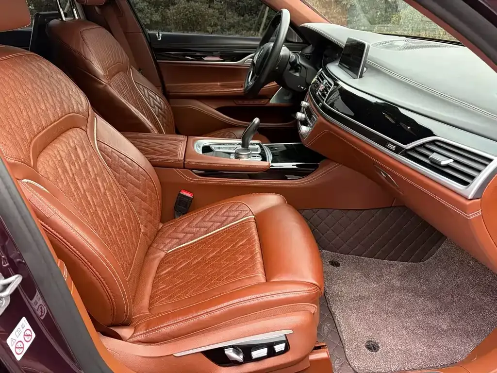 BMW 7 Series — фото 10