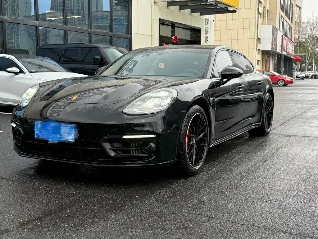 Porsche Panamera — фото 1