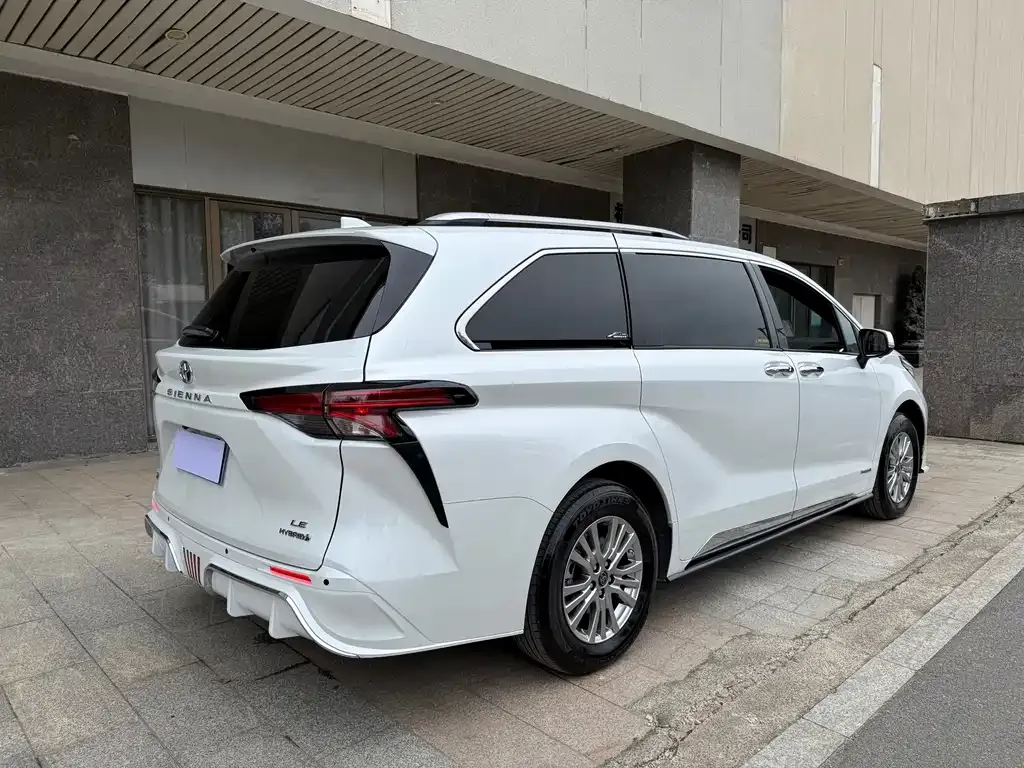 Toyota Sienna — фото 6