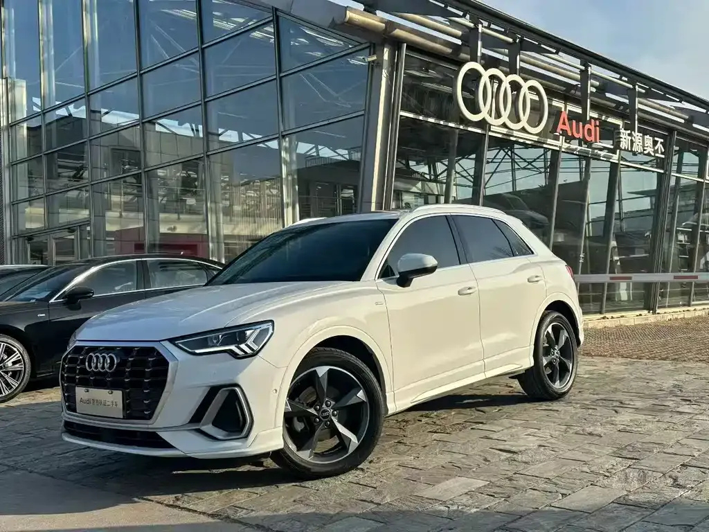 Audi Q3 — фото 1