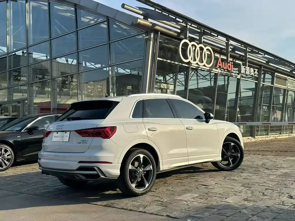 Audi Q3 — фото 8