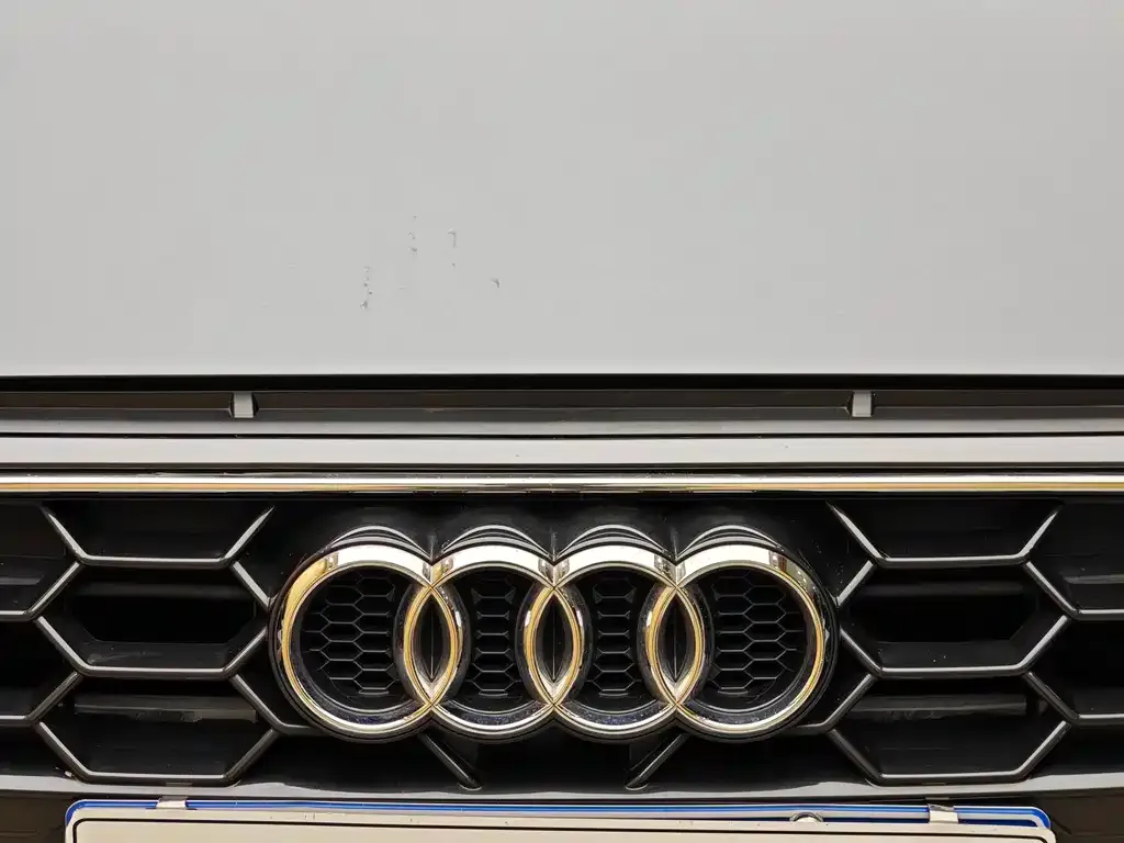 Audi A4L — фото 2