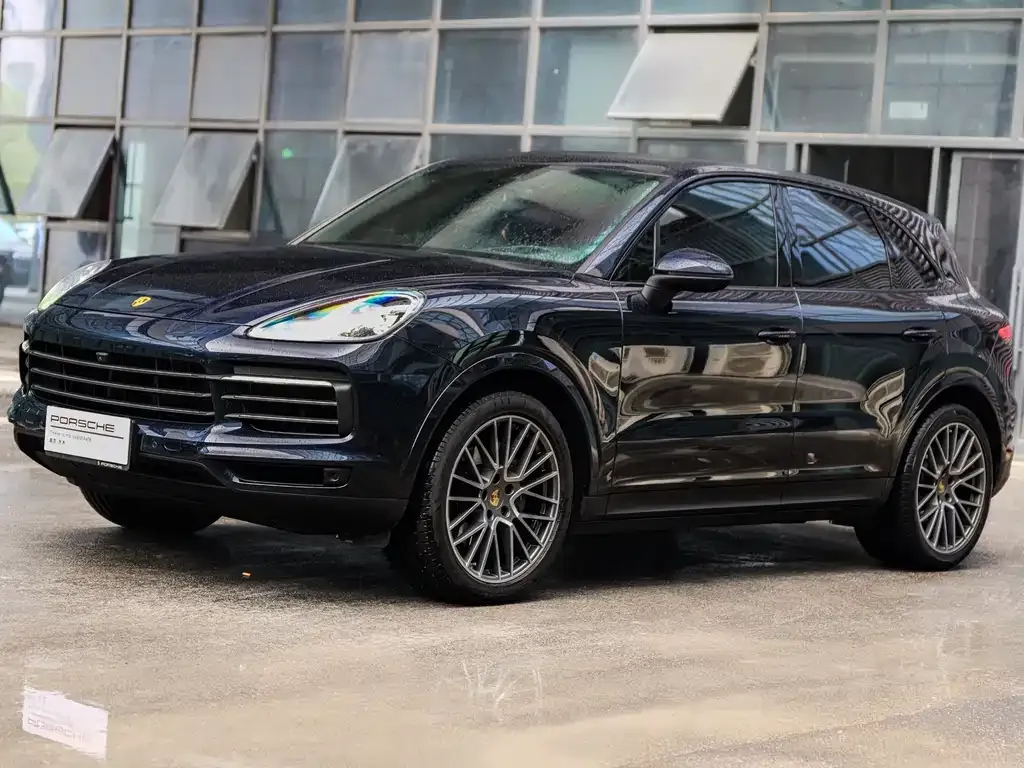 Porsche Cayenne — фото 1