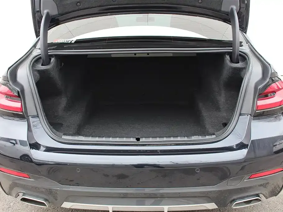 BMW 5 Series — фото 10