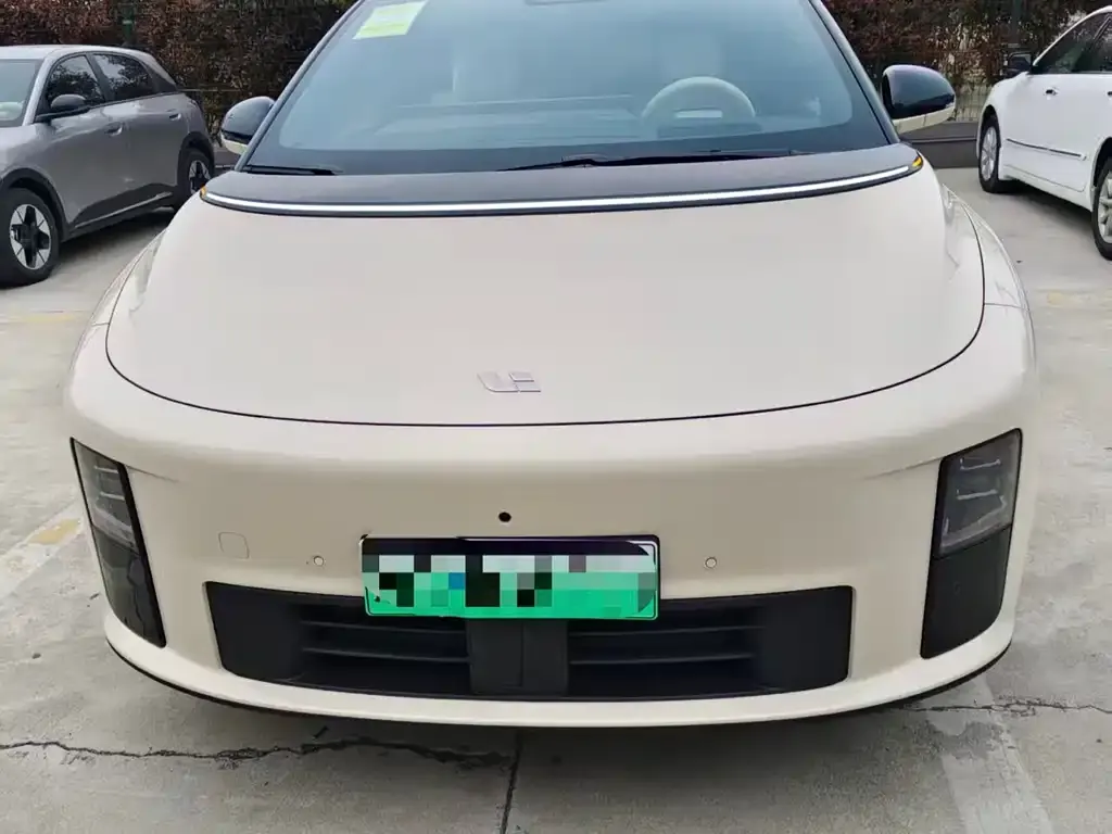 Li Auto i6 — фото 1