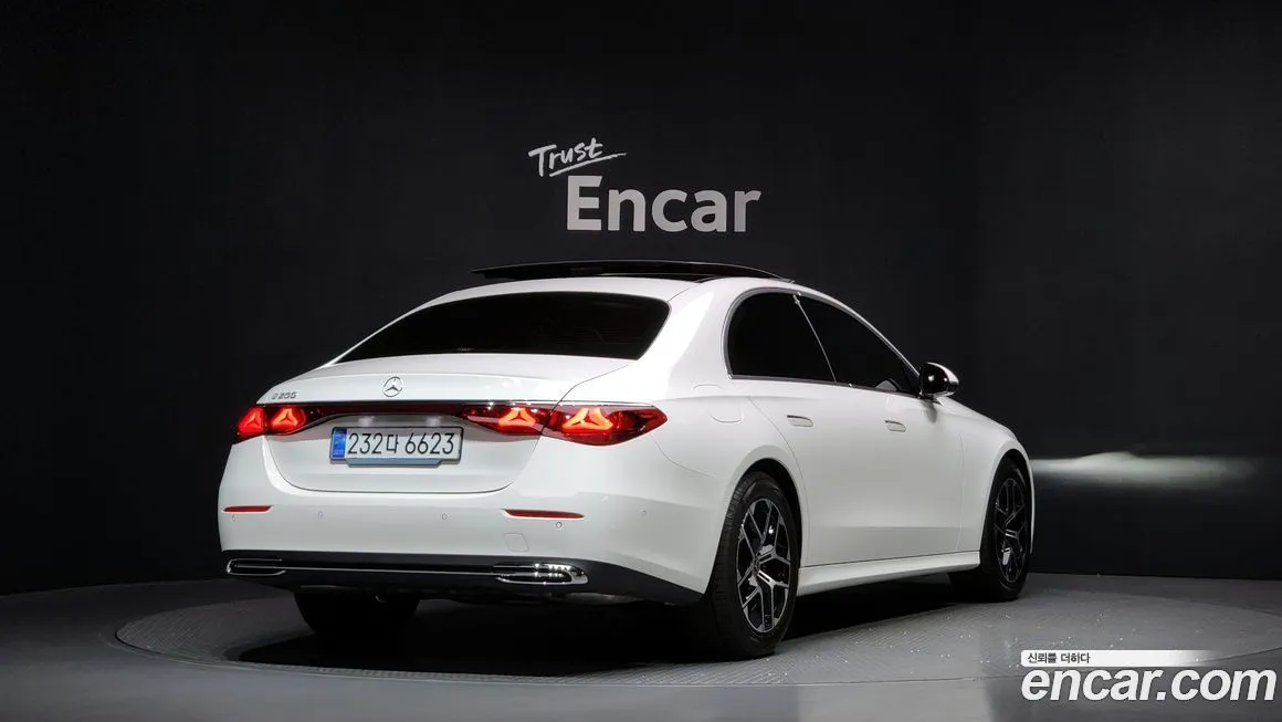 Mercedes-Benz E-Class — фото 7