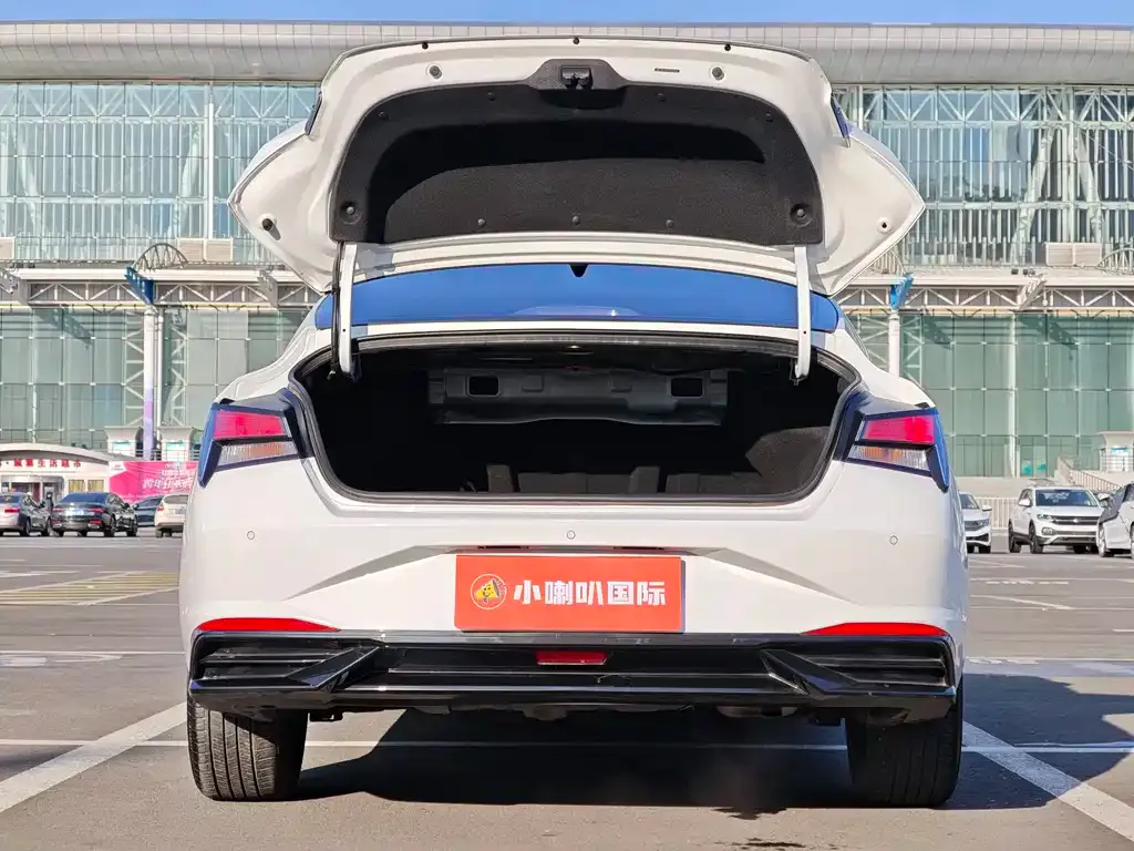 Hyundai Elantra — фото 2