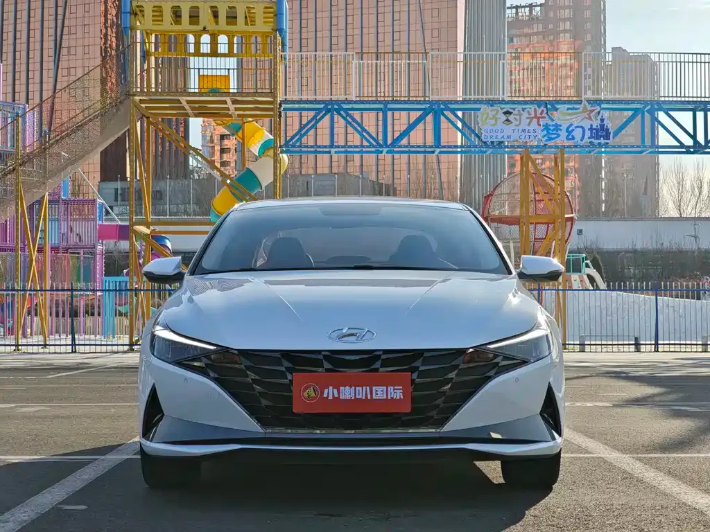 Hyundai Elantra — фото 10