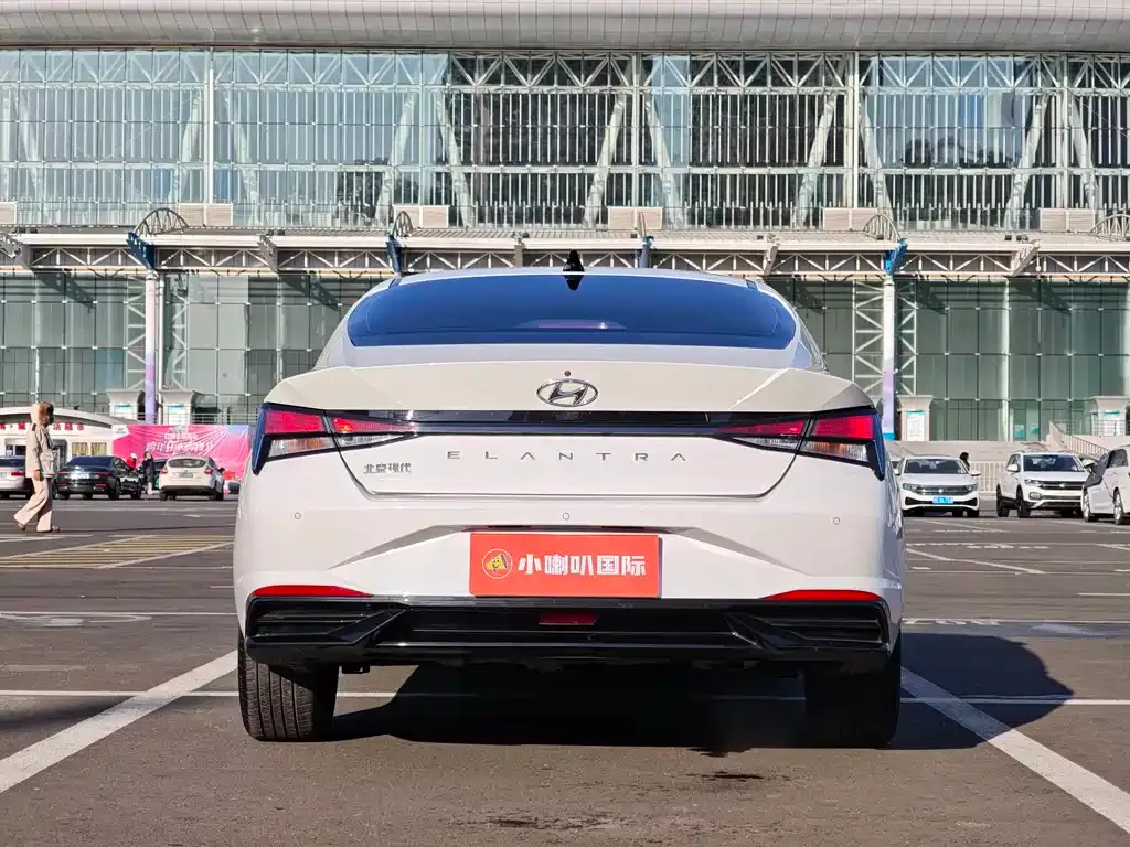 Hyundai Elantra — фото 3