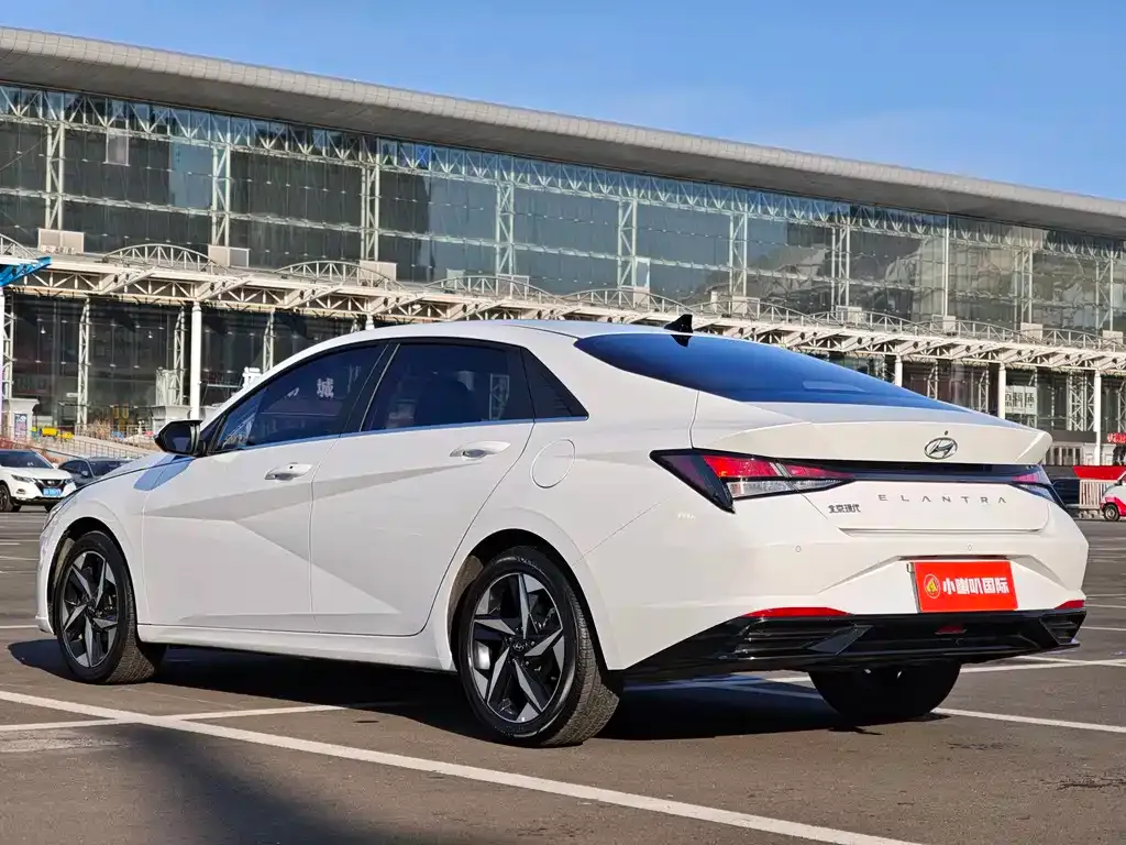 Hyundai Elantra — фото 6