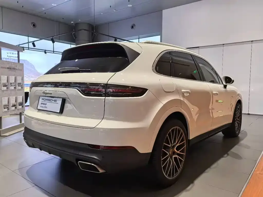 Porsche Cayenne Hybrid — фото 10