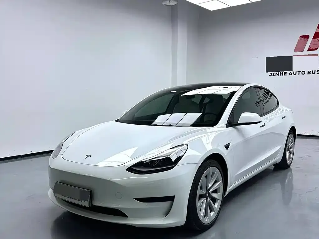 Tesla Model 3 — фото 1