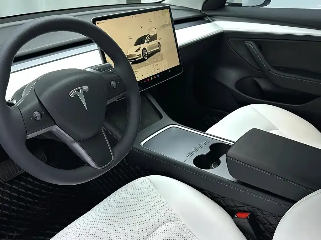 Tesla Model 3 — фото 8
