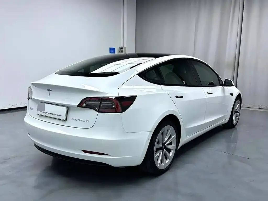 Tesla Model 3 — фото 7