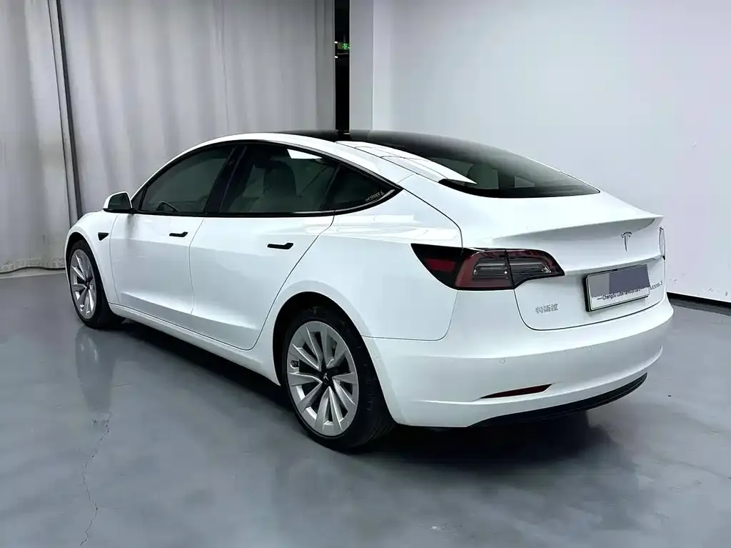 Tesla Model 3 — фото 5