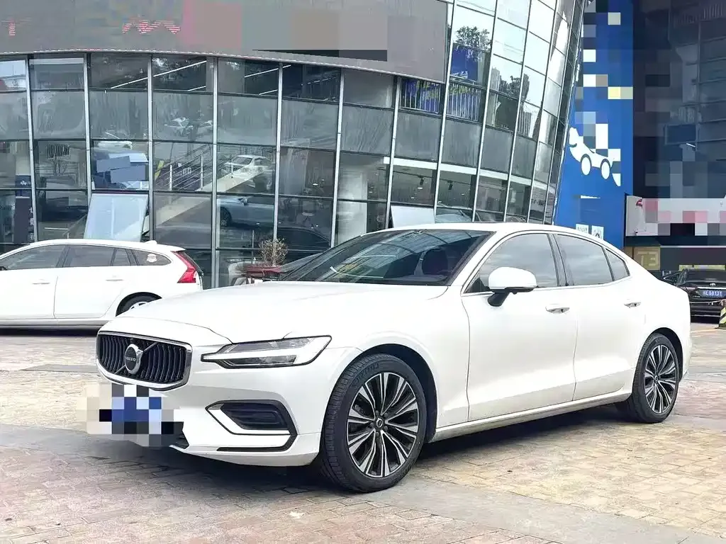 Volvo S60 — фото 1