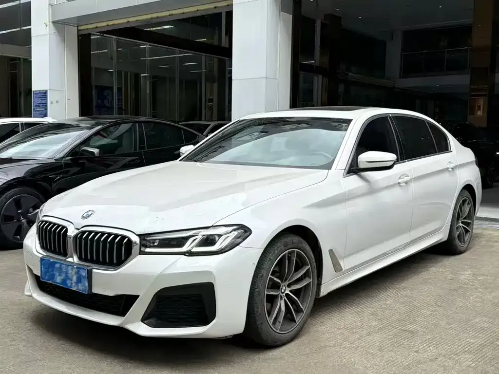 BMW 5 Series — фото 1