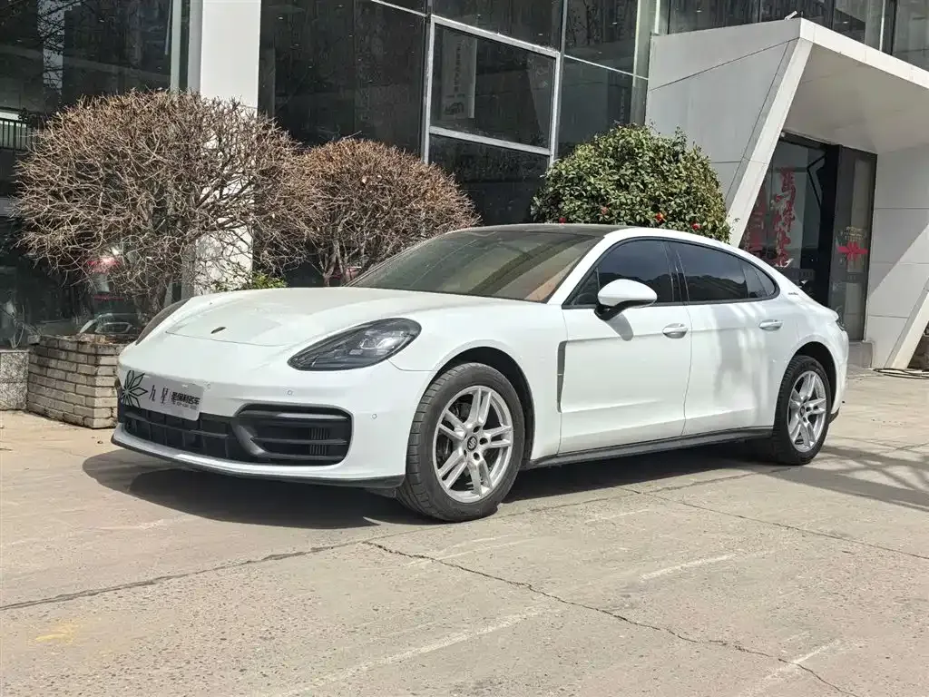 Porsche Panamera — фото 1