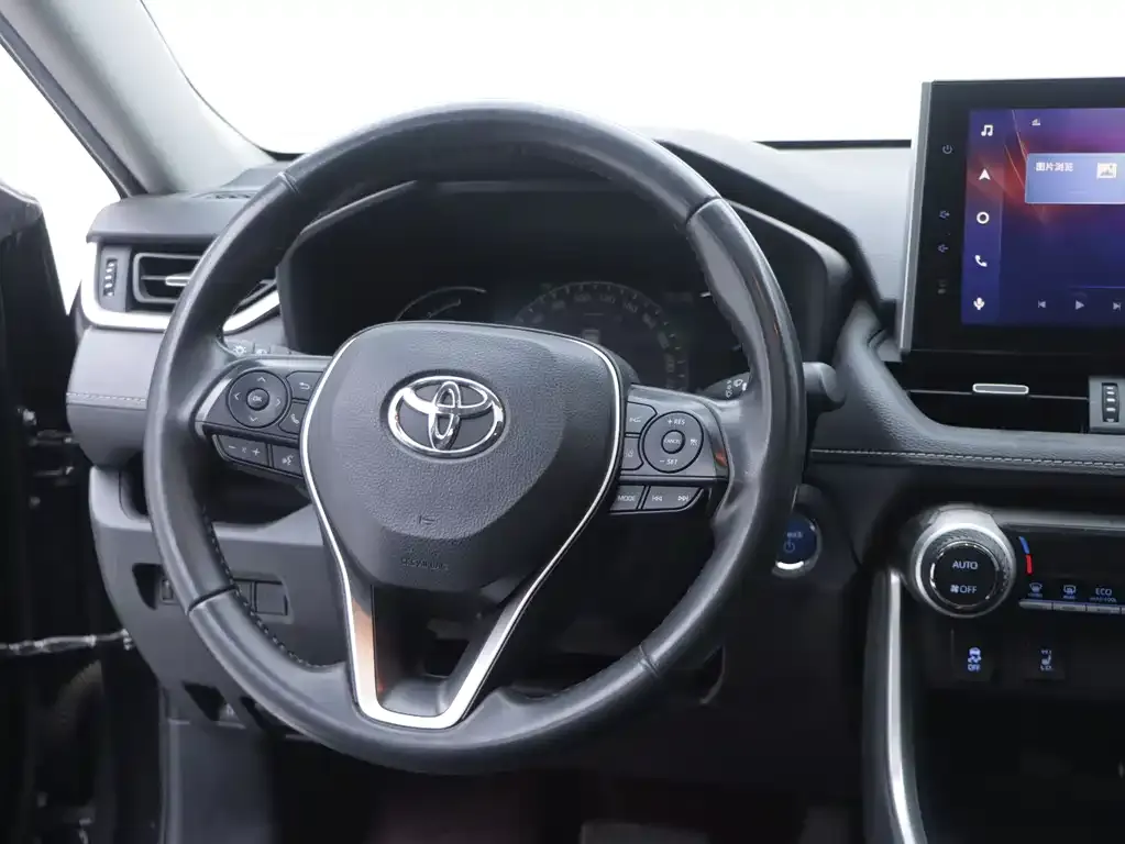 Toyota RAV4 — фото 8