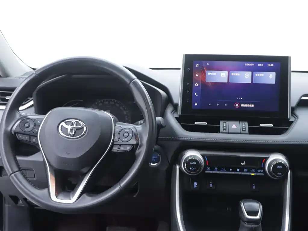 Toyota RAV4 — фото 4
