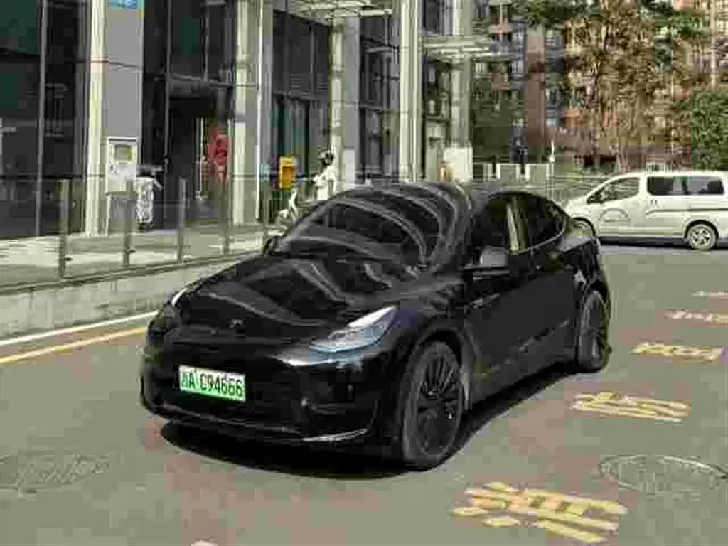 Tesla Model Y — фото 1