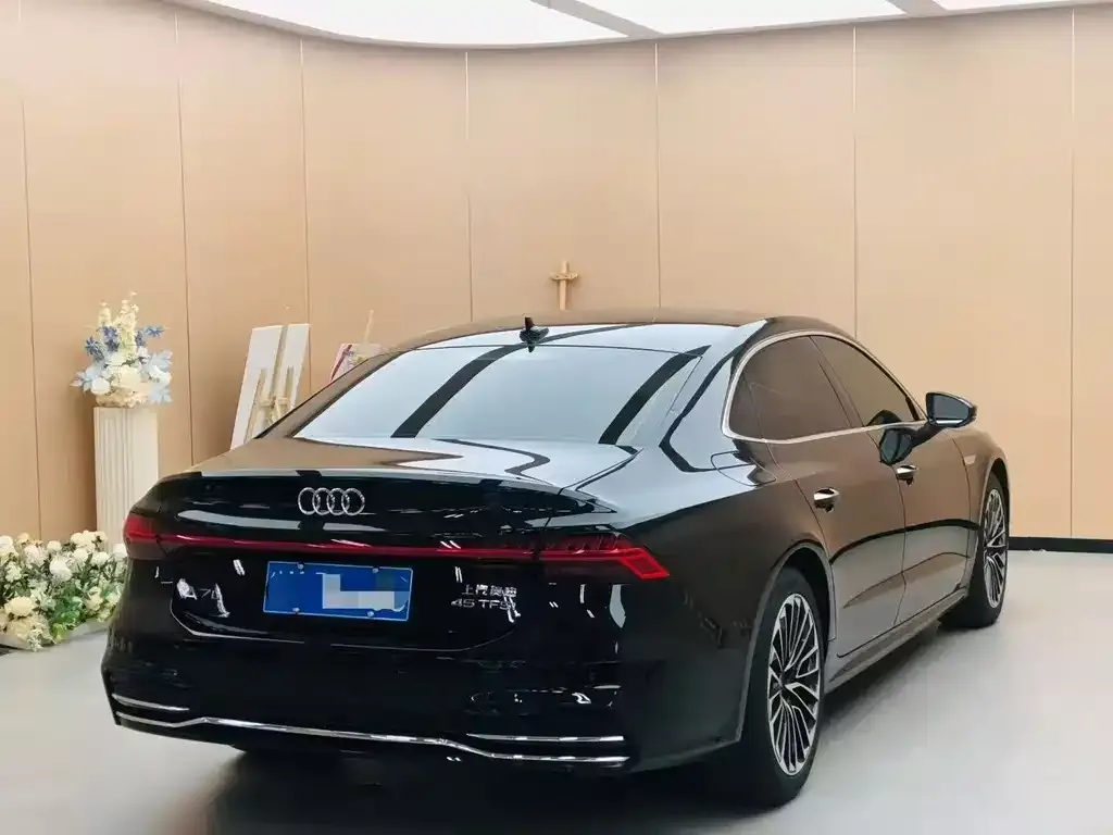Audi A7L — фото 2