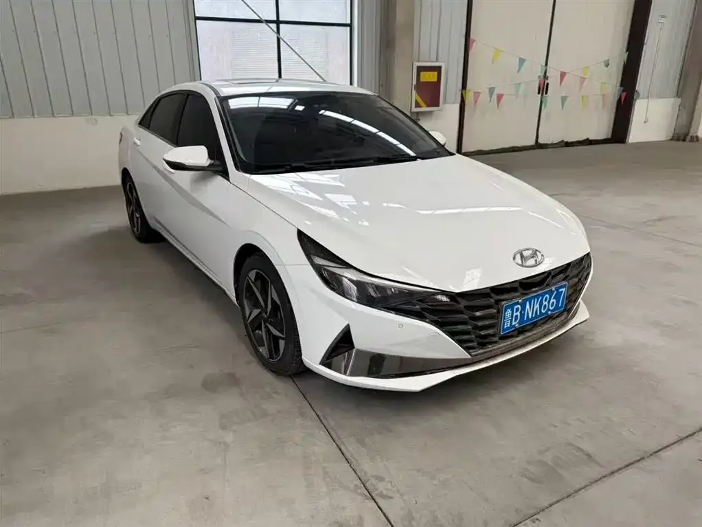 Hyundai Elantra — фото 2