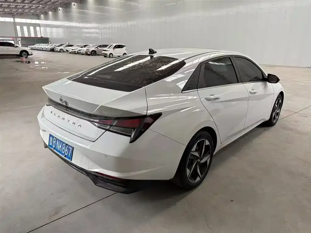 Hyundai Elantra — фото 5