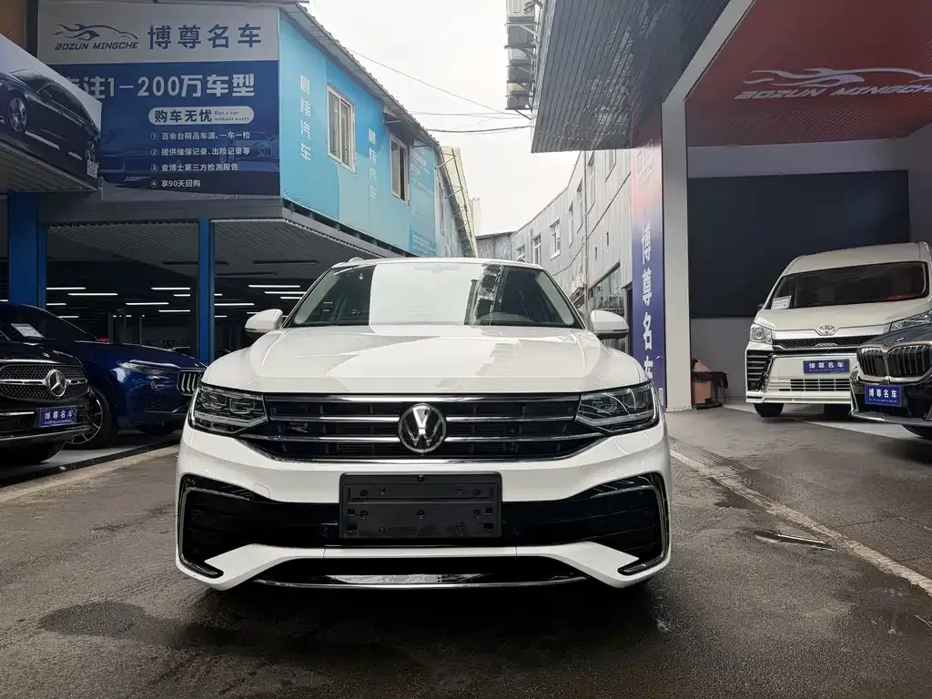 Volkswagen Tiguan L — фото 8