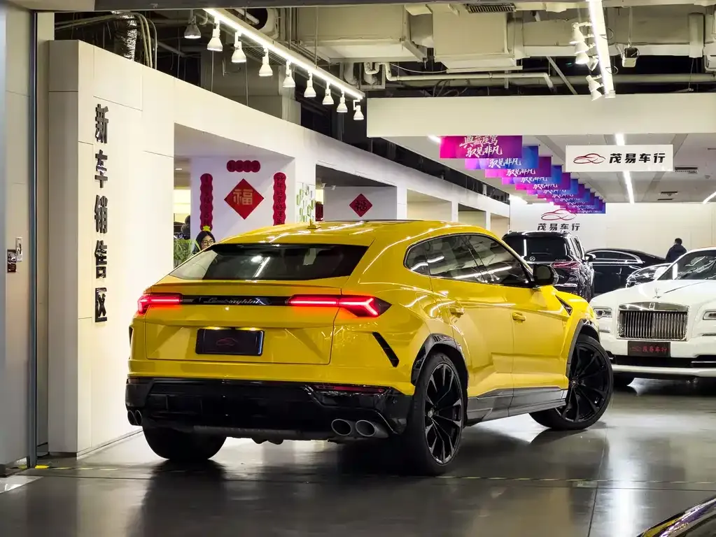 Lamborghini Urus — фото 9