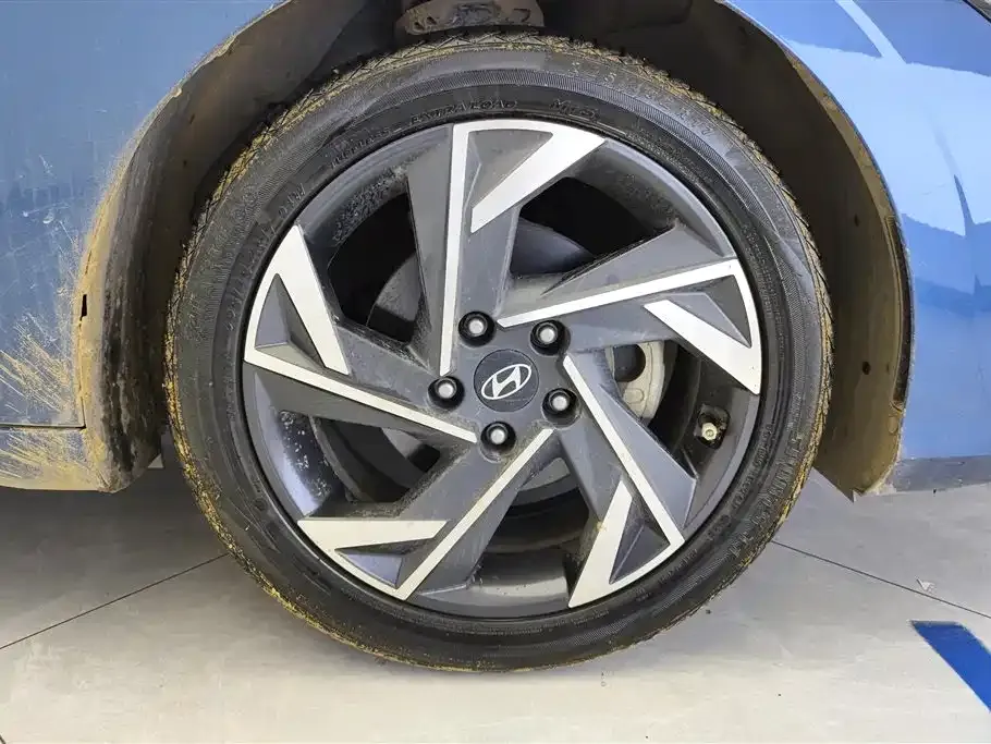 Hyundai Elantra — фото 10