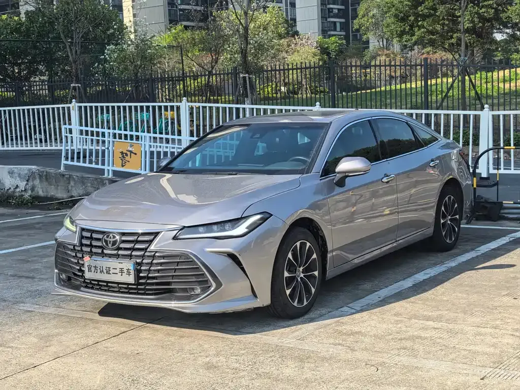 Toyota Avalon — фото 1