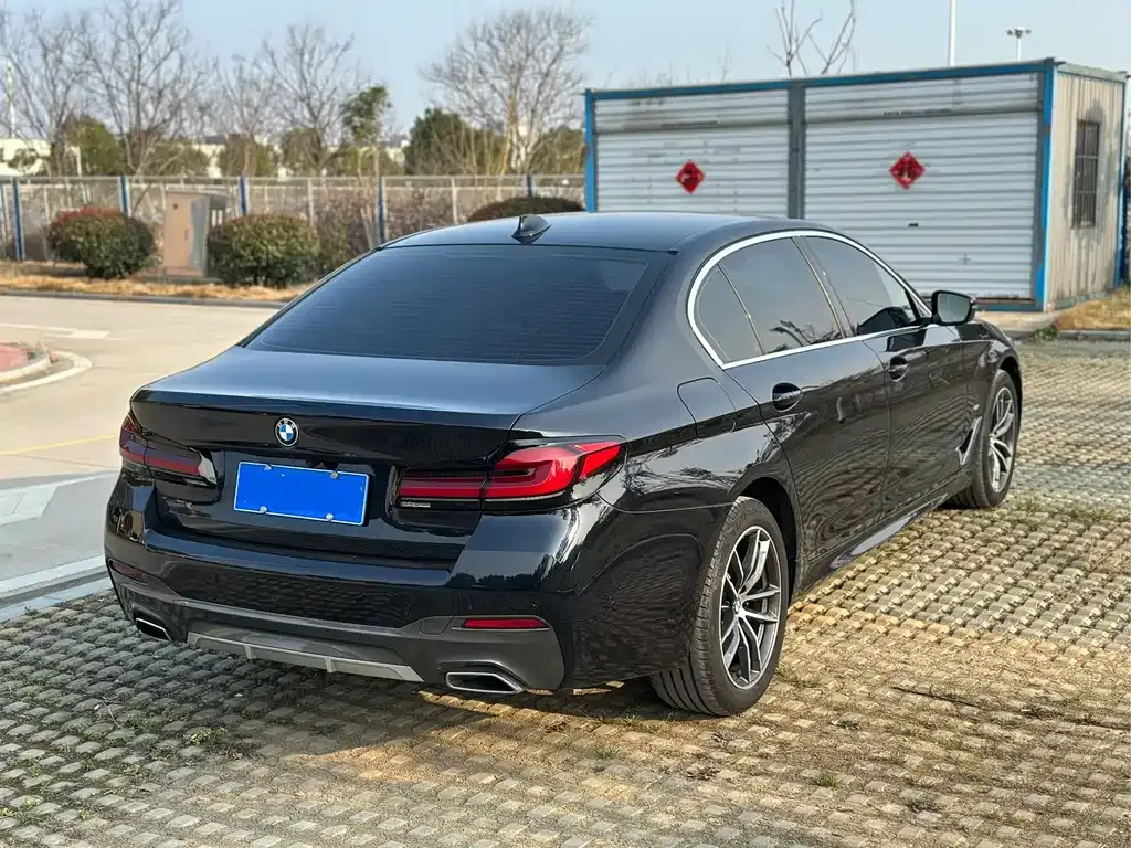 BMW 5 Series — фото 10